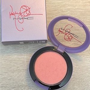 MAC blush - Cheeky Bugger